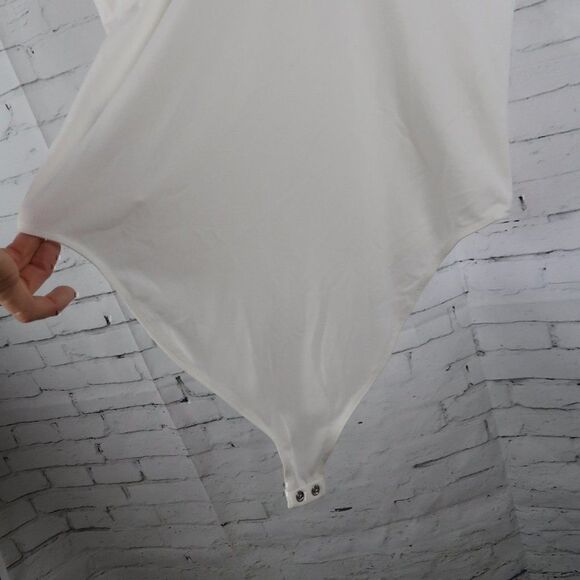 FOREVER 21 WHITE SLEEVELESS RUFFLE DEEP ROUND NECK BODYSUIT SIZE LARGE NWT - Picture 7 of 8